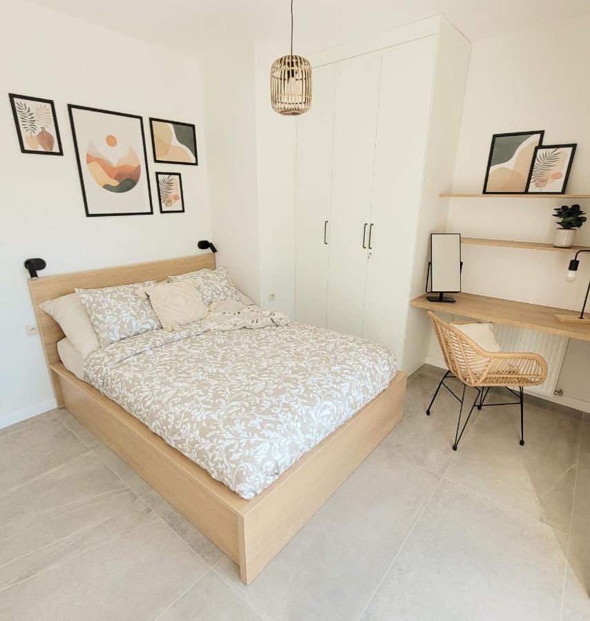 Pine Point Apartament With Terrace, Shared Pool, Tennis Court โปเบียโรโว ภายนอก รูปภาพ