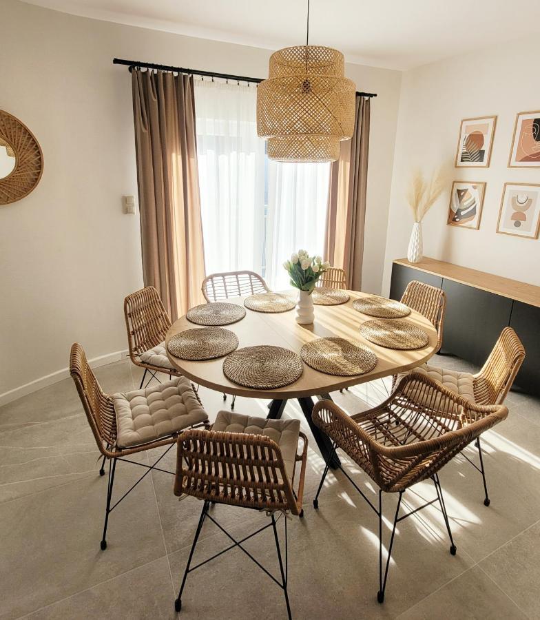 Pine Point Apartament With Terrace, Shared Pool, Tennis Court โปเบียโรโว ภายนอก รูปภาพ